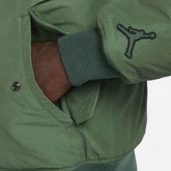 Flash Sale ✨ Μπουφάν Jordan Essentials Statement MA-1 Ανδρικό Μπουφάν NOBLE GREEN/ARCHAEO BROWN 🤩 -Jordan Κατάστημα jordan m j ess stmt ma 1 jacket 11