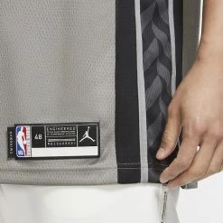 Αγορά 💯 Εμφανίσεις Jordan NBA Kyrie Irving Brooklyn Nets Statement Edition Men's Jersey DARK STEEL GREY/BLACK/IRVING KYRIE 🧨 9 Αγορά 💯 Εμφανίσεις Jordan NBA Kyrie Irving Brooklyn Nets Statement Edition Men's Jersey DARK STEEL GREY/BLACK/IRVING KYRIE 🧨 -Jordan Κατάστημα nike bkn m swgmn jsy stmt 20 3